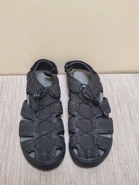 Khombu Sandals Size 9M